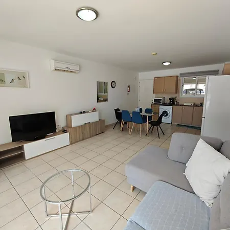 Family Friendly Varnava Gardens Апартаменты