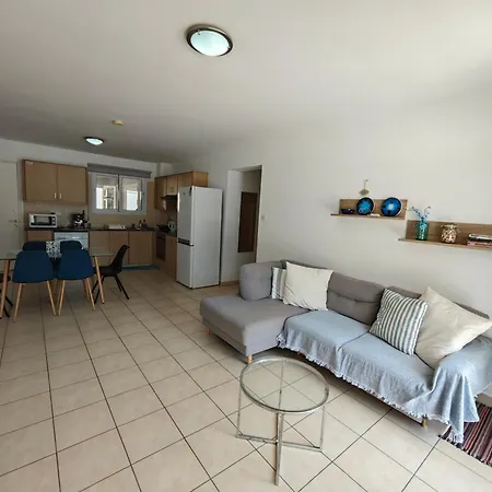 Family Friendly Varnava Gardens Apartment *