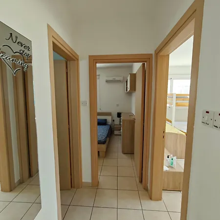 Family Friendly Varnava Gardens Апартаменты Паралимни