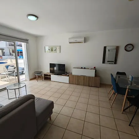 Family Friendly Varnava Gardens * Паралимни