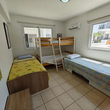 Family Friendly Varnava Gardens * Паралимни