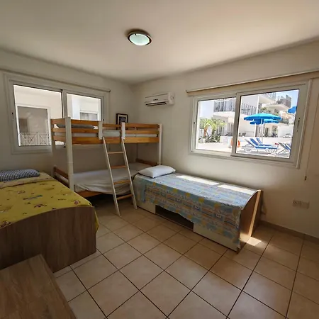 Апартаменты Family Friendly Varnava Gardens