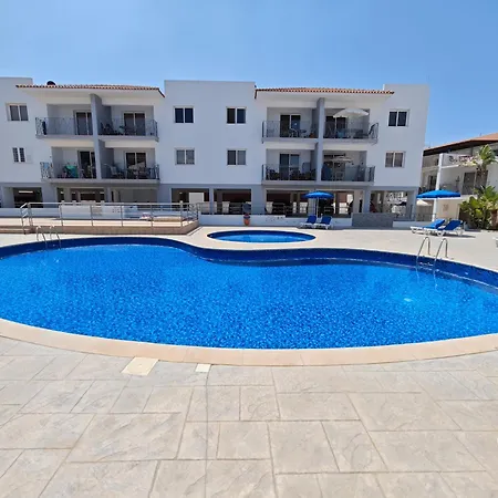 Family Friendly Varnava Gardens Апартаменты